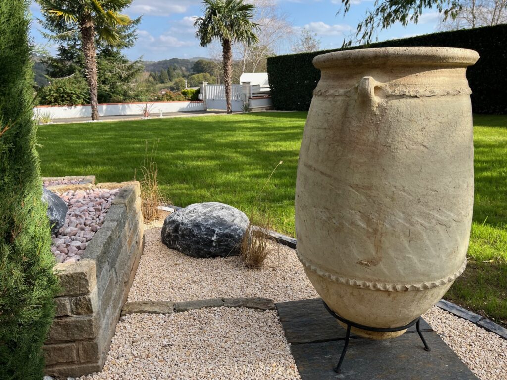 Espace Évasion : création de massifs et implantation de gazon